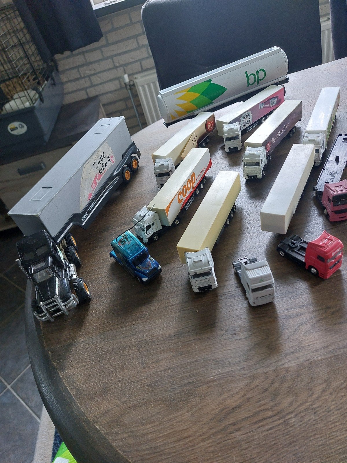 Verzameling van diverse model vrachtwagens, Overige merken, Gebruikt, 1:50 of kleiner, Ophalen of Verzenden
