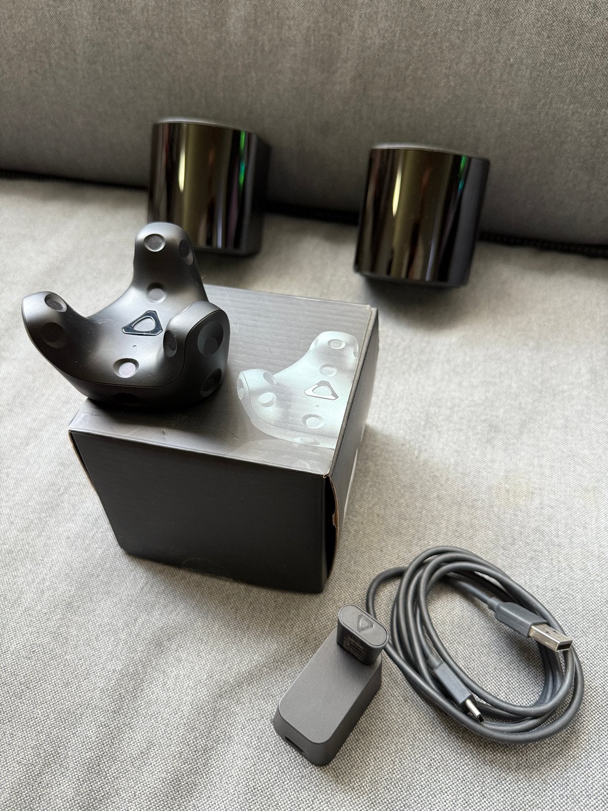 2x HTC VIVE Base Station 2.0 + HTC VIVE Tracker 2.0, Ophalen of Verzenden, Zo goed als nieuw, Overige merken