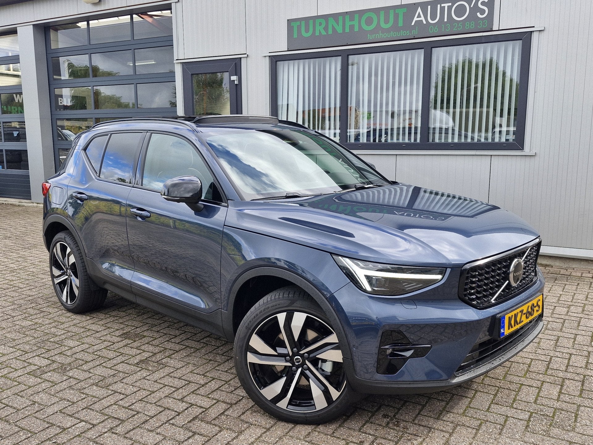 Volvo XC40 B4 Plus Dark met Lighting Pack (koplampen adaptie, Auto's, Dealer onderhouden, Gebruikt, 4 cilinders, Blauw