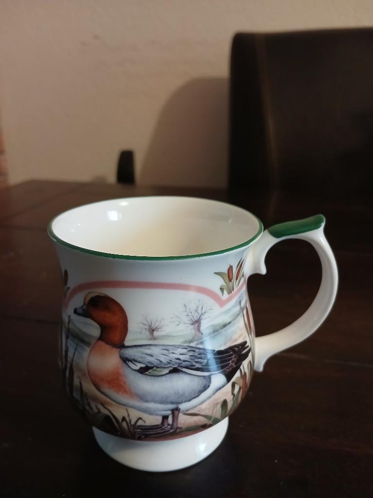 Queens fine bone china porseleinen mok, Verzamelen, Porselein, Kristal en Bestek, Ophalen of Verzenden, Zo goed als nieuw, Porselein