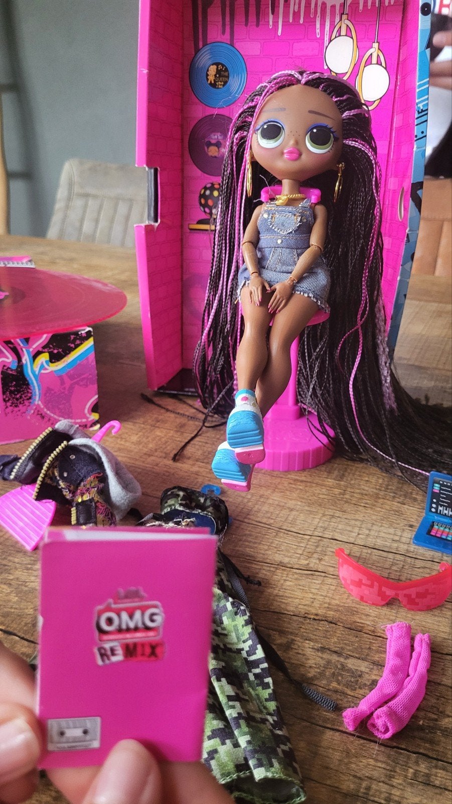 L.O.L. Surprise! O.M.G. Remix Honeylicious pop + accessoire, Ophalen of Verzenden, Gebruikt, Overige typen