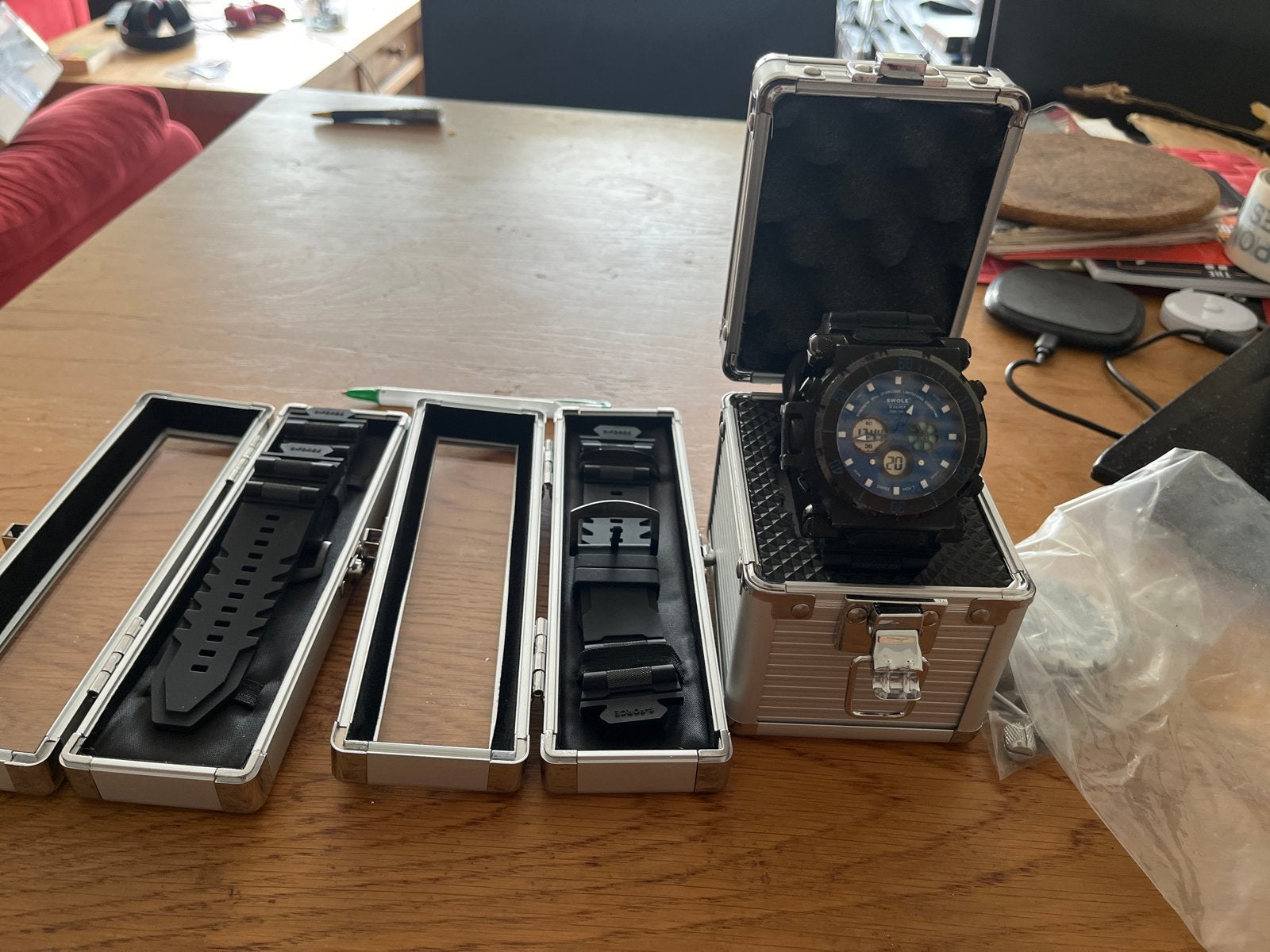 Swole O'Clock Polshorloge met extra bandjes en doos, Sieraden, Tassen en Uiterlijk, Horloges | Heren, Overige merken, Staal, Kunststof
