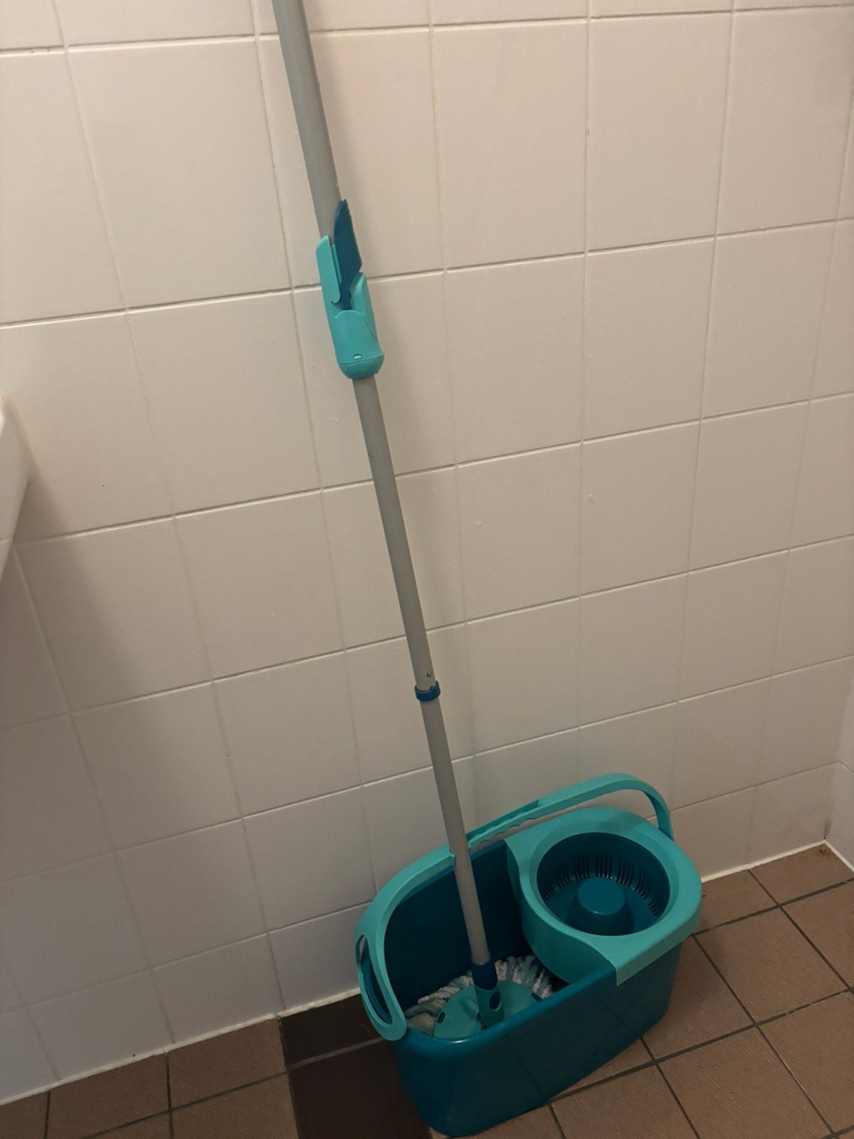 Dweil zo goed als nieuw, Huis en Inrichting, Schoonmaakartikelen, Ophalen, Dweilemmer, -bak, of -wagen
