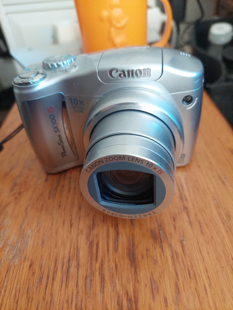 De camera is een Canon PowerShot SX100 IS-model., Audio, Tv en Foto, Fotocamera's Digitaal, Gebruikt, Canon, Ophalen of Verzenden