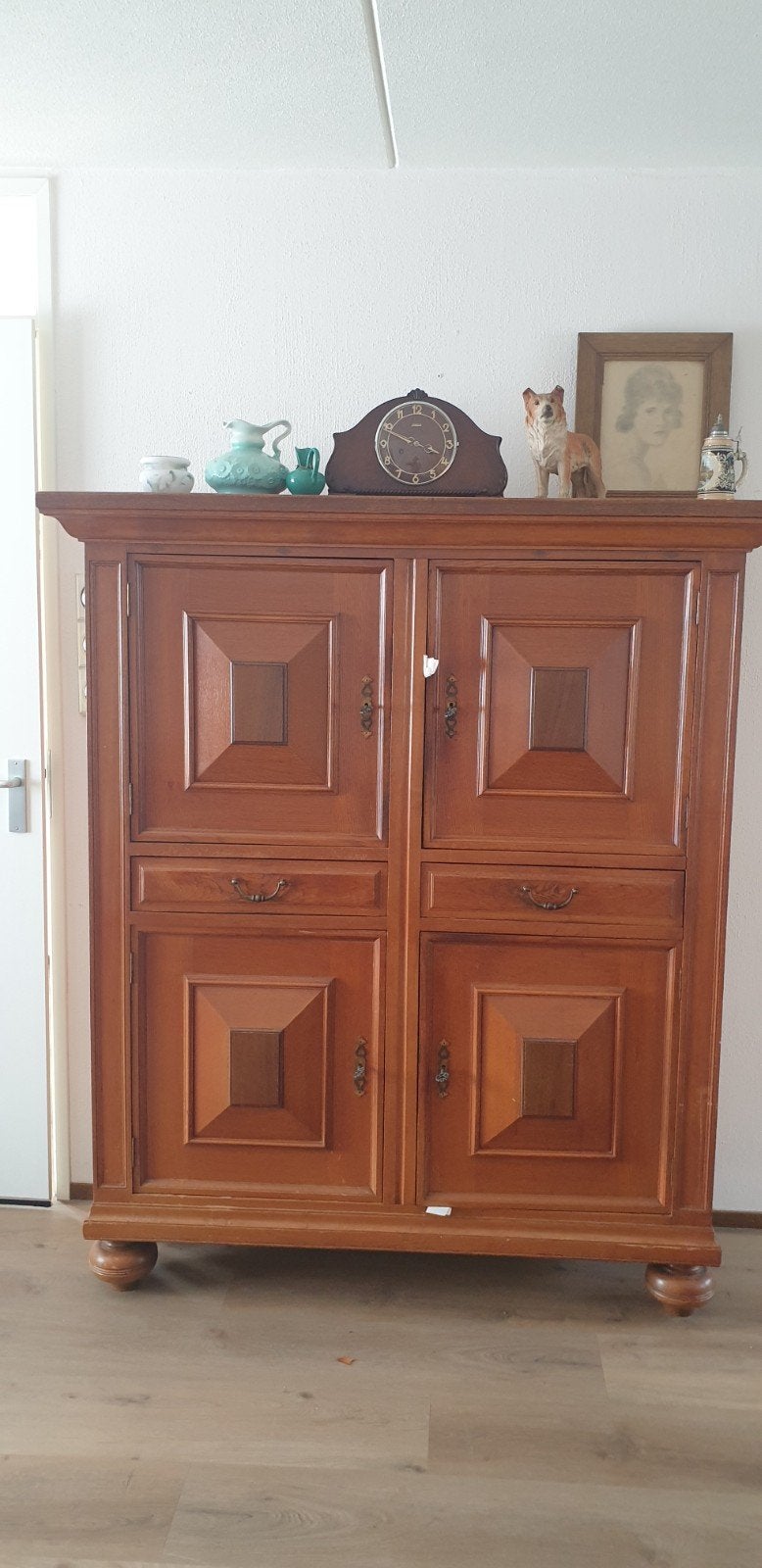 Massief houten kast met lades en deuren, Ophalen