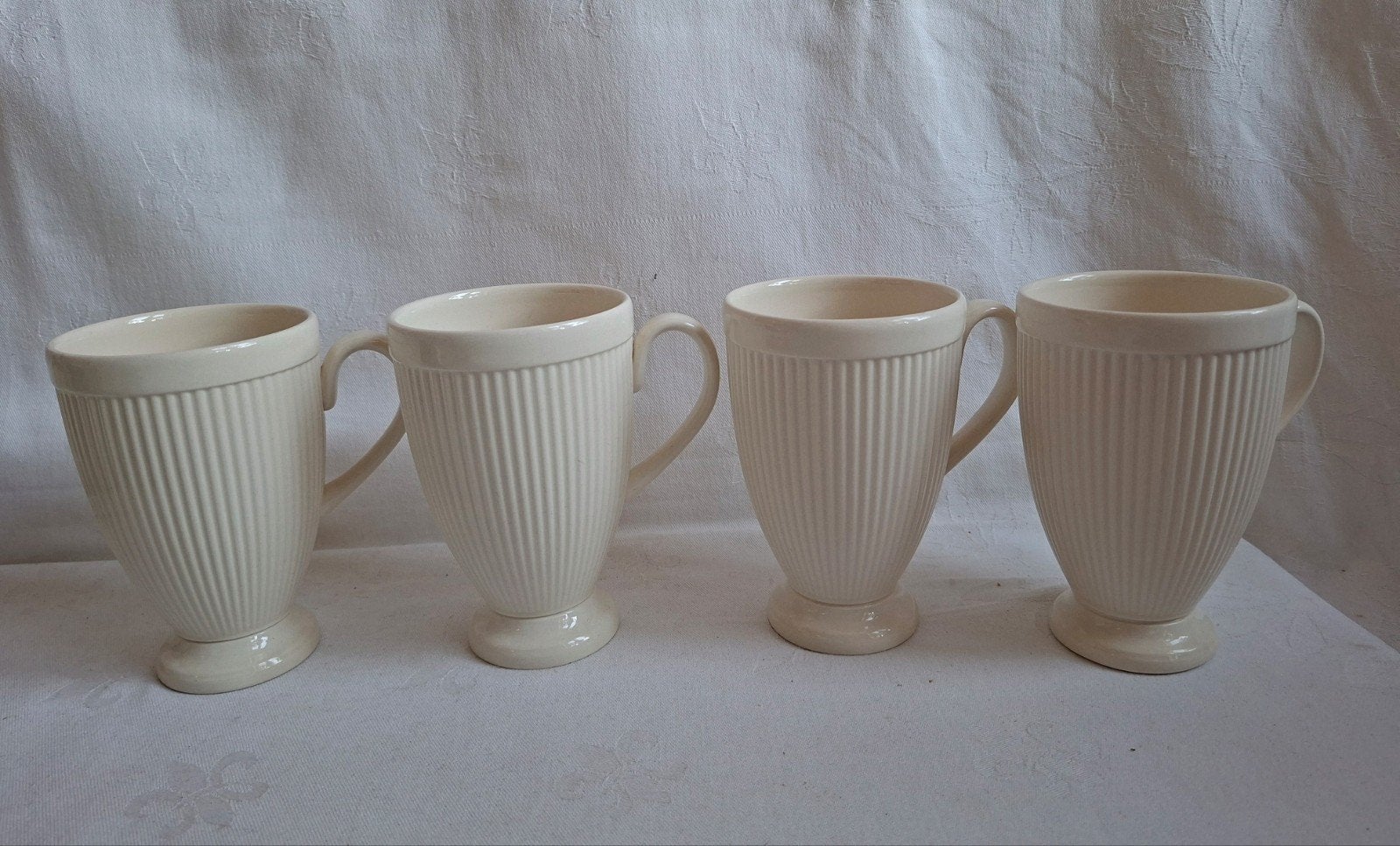 Wedgwood Windsor mok op voet ( 4 stuks ), Ophalen of Verzenden, Zo goed als nieuw, Kop(pen) en/of Schotel(s), Wedgwood