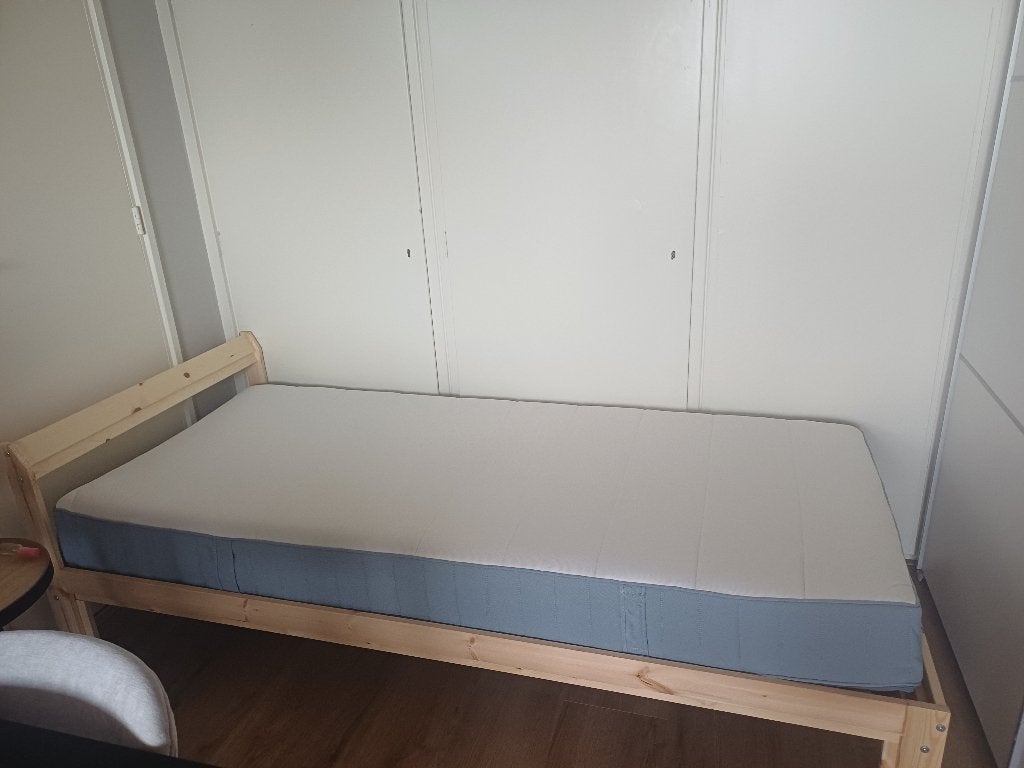 IKEA 1-persoonsbed + Lattenbodem + VESTERÖY matras (90x200), Ophalen, 90 cm, Eenpersoons, Zo goed als nieuw