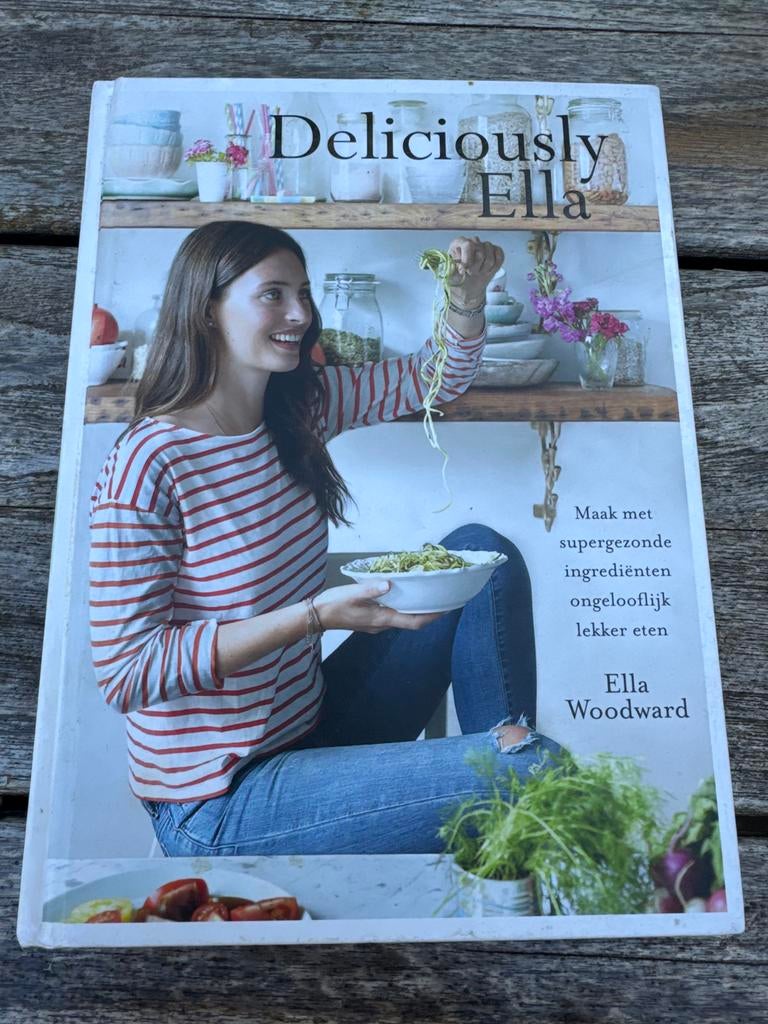 Deliciously Ella kookboek - Gezond en plantaardig eten, Boeken, Gelezen, Overige typen, Ophalen of Verzenden, Gezond koken