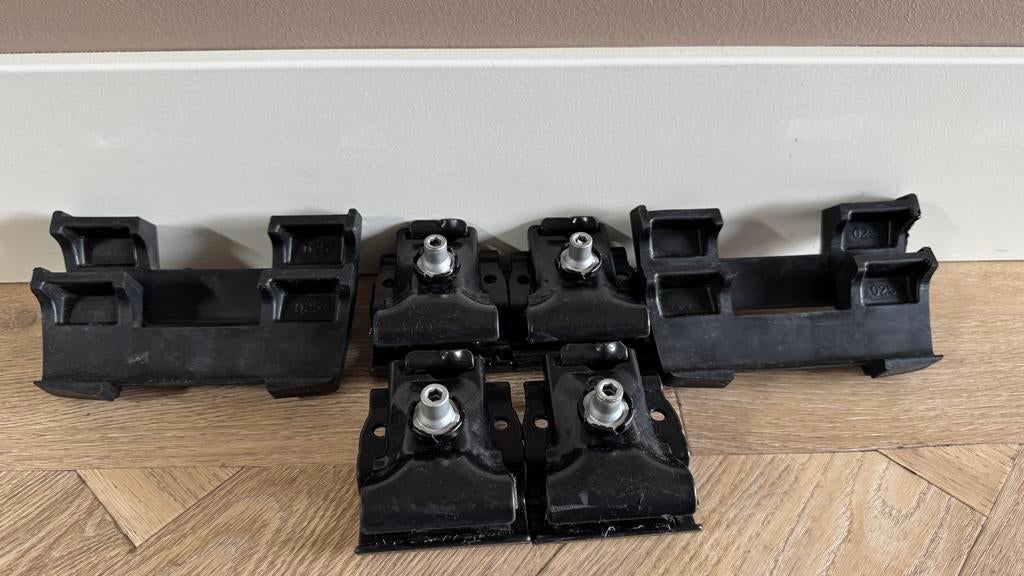 Thule Kit 186024 voor KIA Sportage of Hyundai ix35 ‘10 - ‘15, Ophalen of Verzenden, Zo goed als nieuw