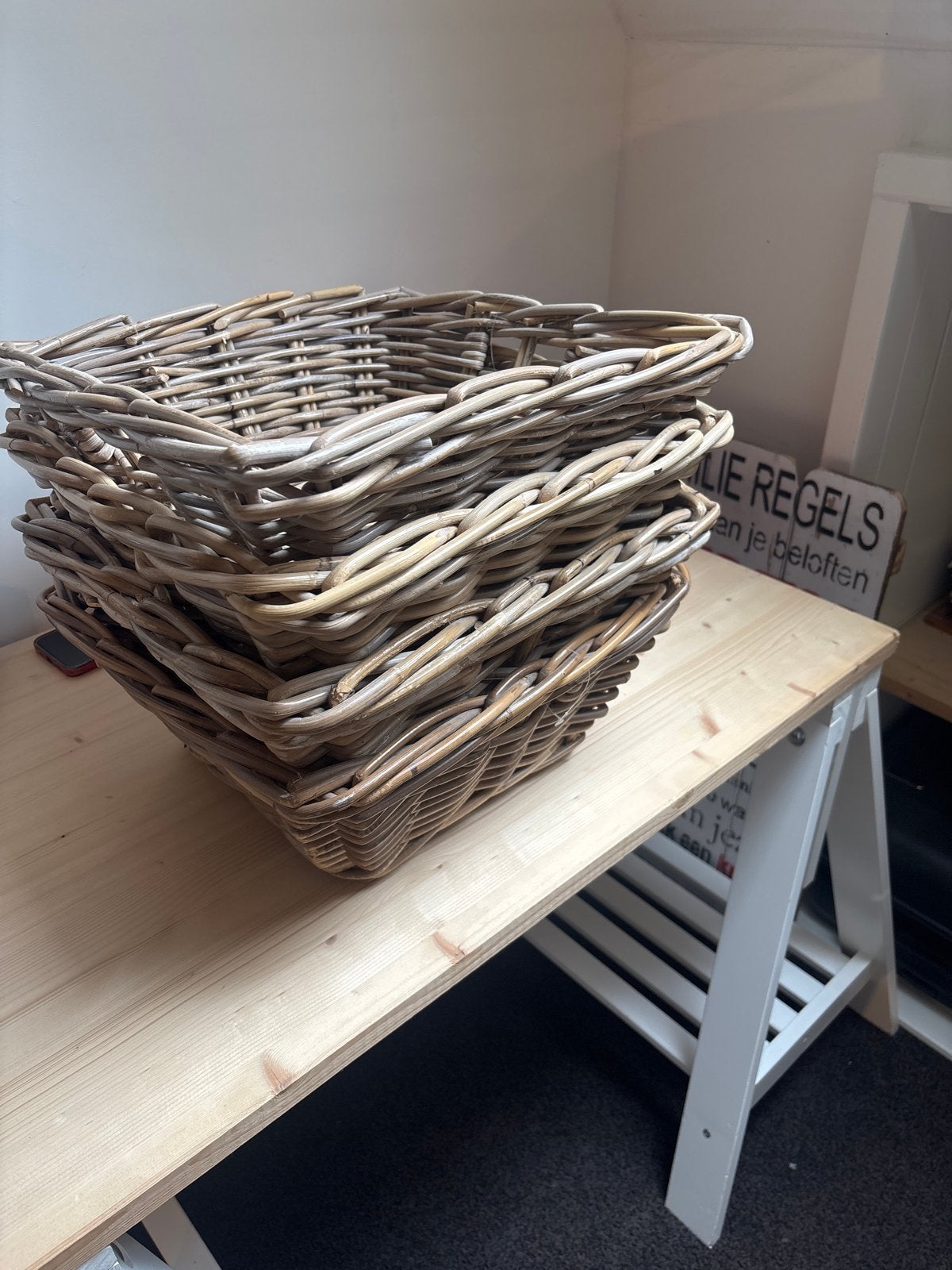Set van 4 rieten manden - 40x40x18cm, Ophalen, Gebruikt, Gevlochten, Mand