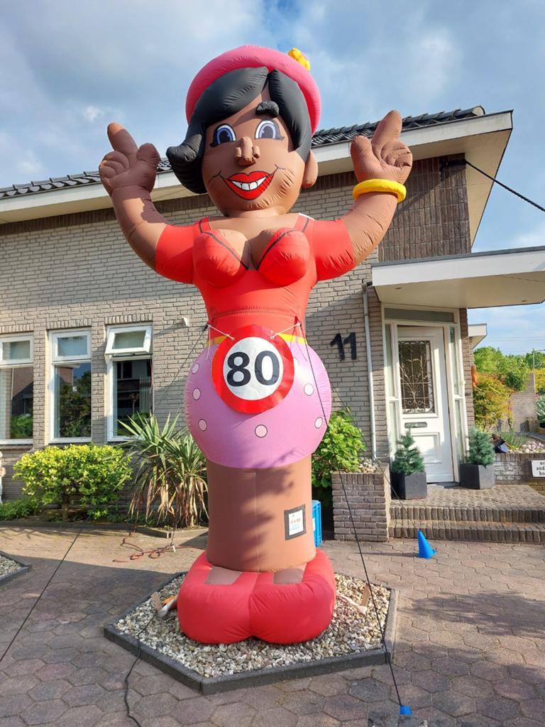 Leuke getinte Sarah eb Abraham pop te huur - Gekkepoppen, Ophalen of Verzenden, Zo goed als nieuw, Abraham of Sarah