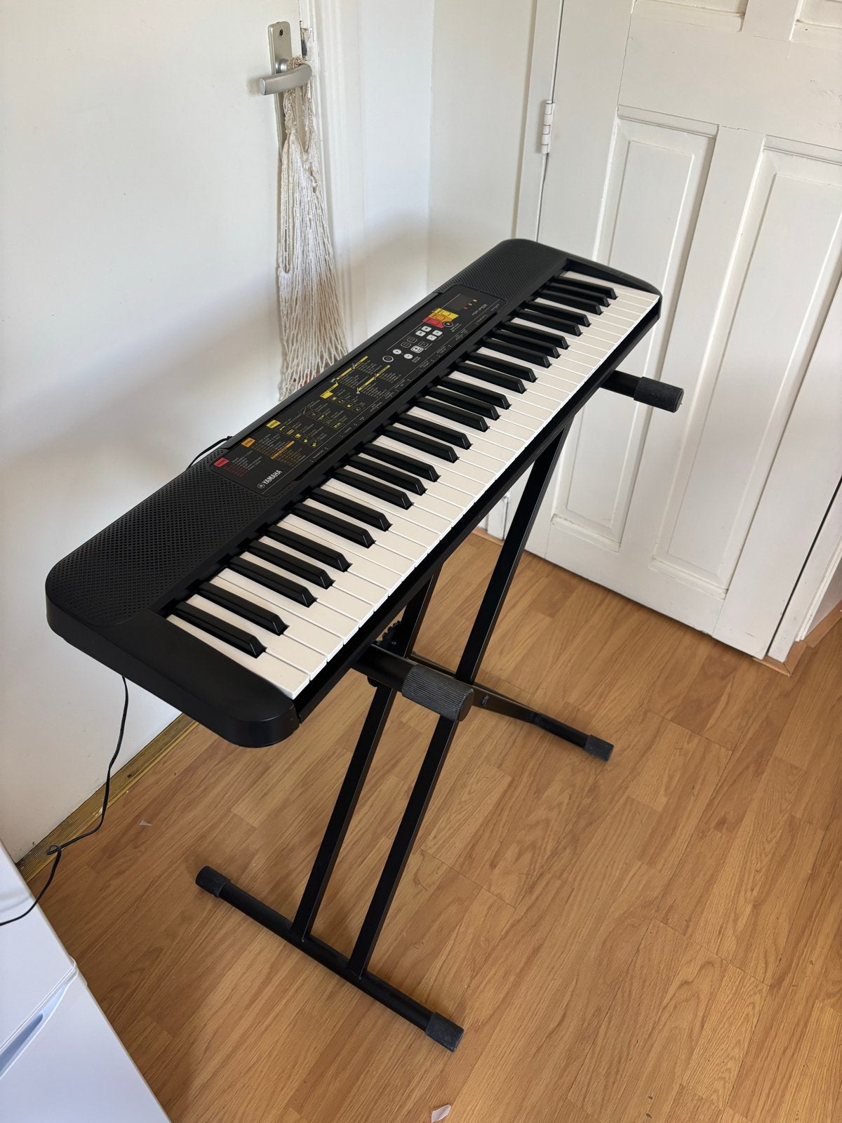 Yamaha PSR-F52 Keyboard met standaard en koptelefoon, Ophalen, Yamaha, Aanslaggevoelig, 61 toetsen