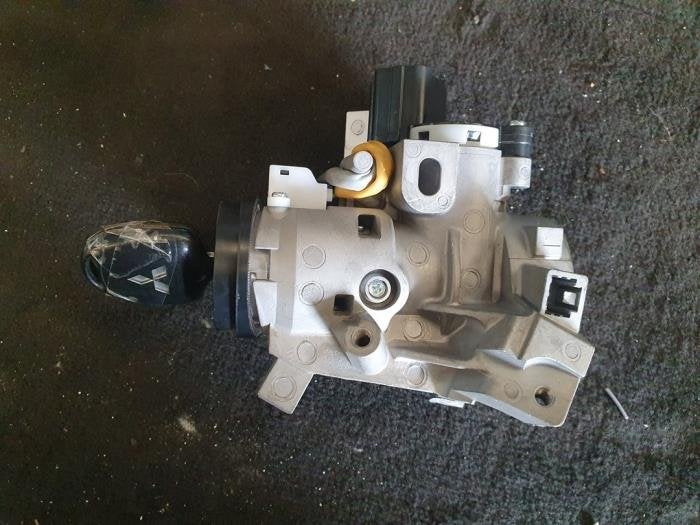 Kontaktslot + Sleutel van een Mitsubishi Mirage, Gebruikt, -, -, Mitsubishi