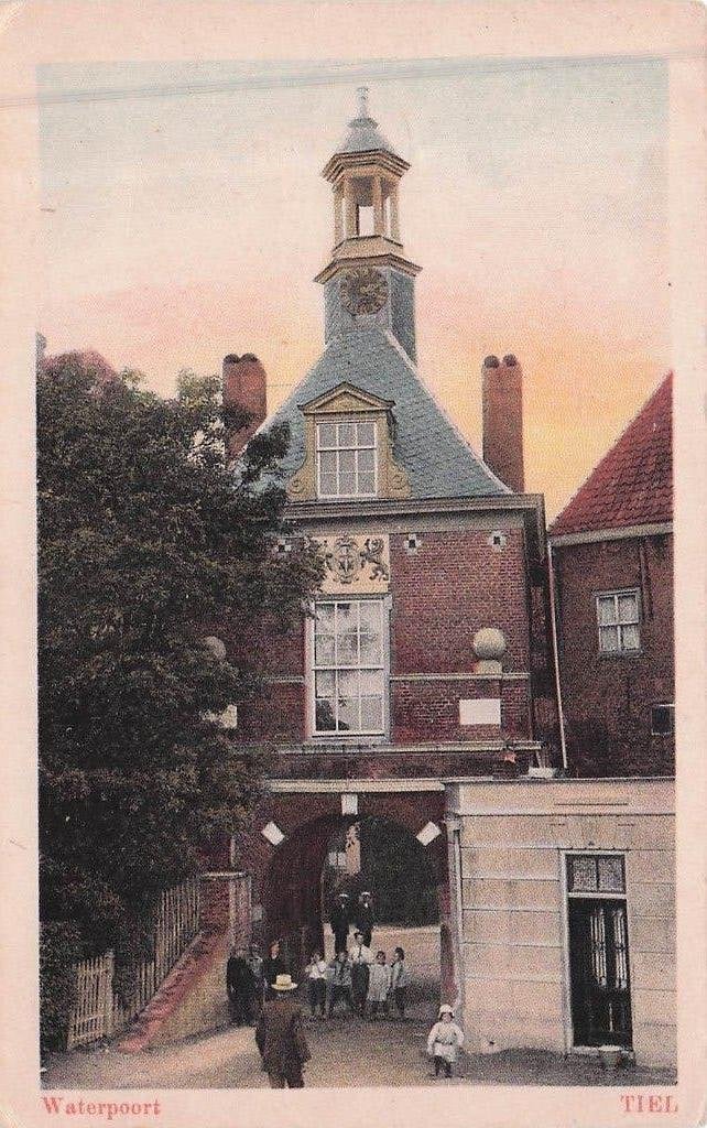 Tiel - Waterpoort (ingekleurd met veel mensen) 1915?, Ophalen of Verzenden, Voor 1920, Gelopen, Gelderland
