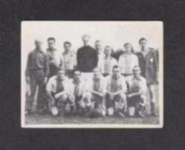 Voetbalplaatje R.V. en A.V. Overmaas Rotterdam 1951-1952., Ophalen of Verzenden, Zo goed als nieuw