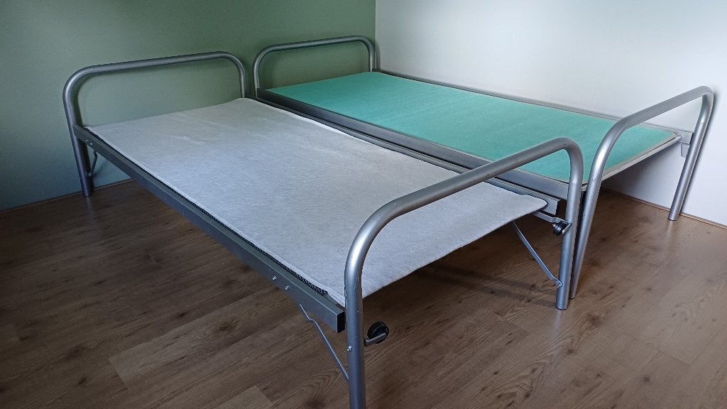 Bed met onderschuifbed, Ophalen, Gebruikt, 90 cm, Eenpersoons