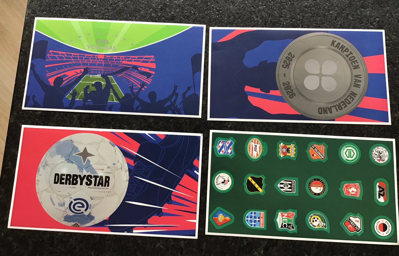 4 x Plus XXL sticker voetbalplaatjes (4 verschillende), Verzamelen, Supermarktacties, Plus, Ophalen of Verzenden