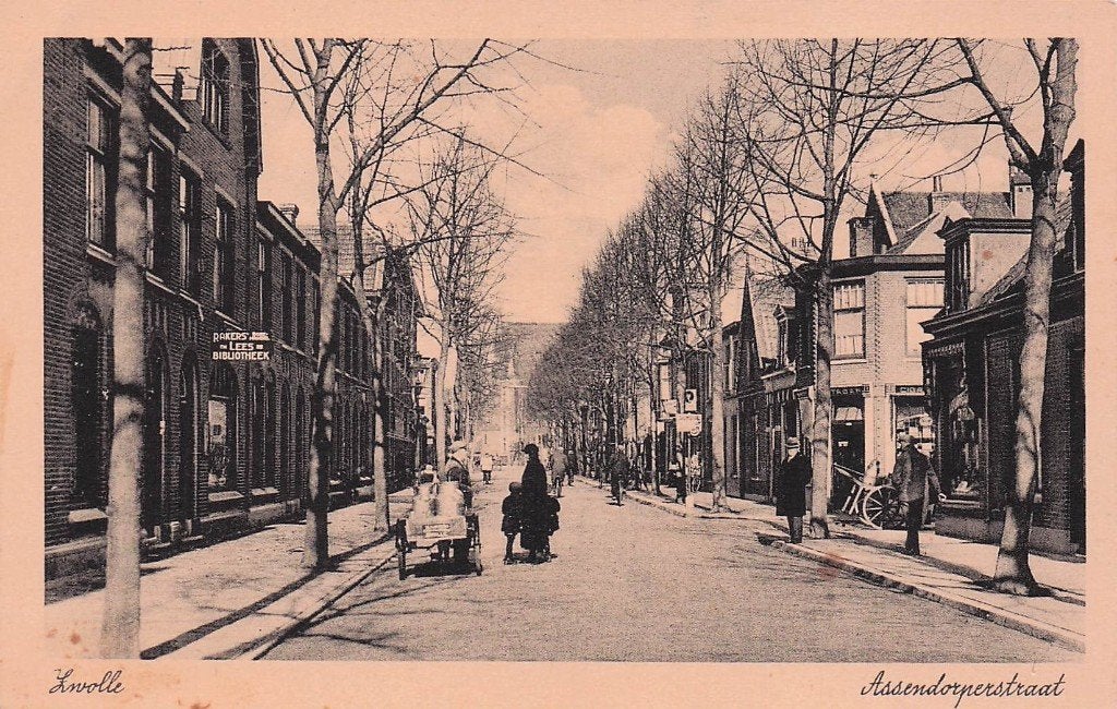 Zwolle Assendorperstraat (geanimeerd) met o.a. melkboer, Ophalen of Verzenden, Voor 1920, Ongelopen, Overijssel