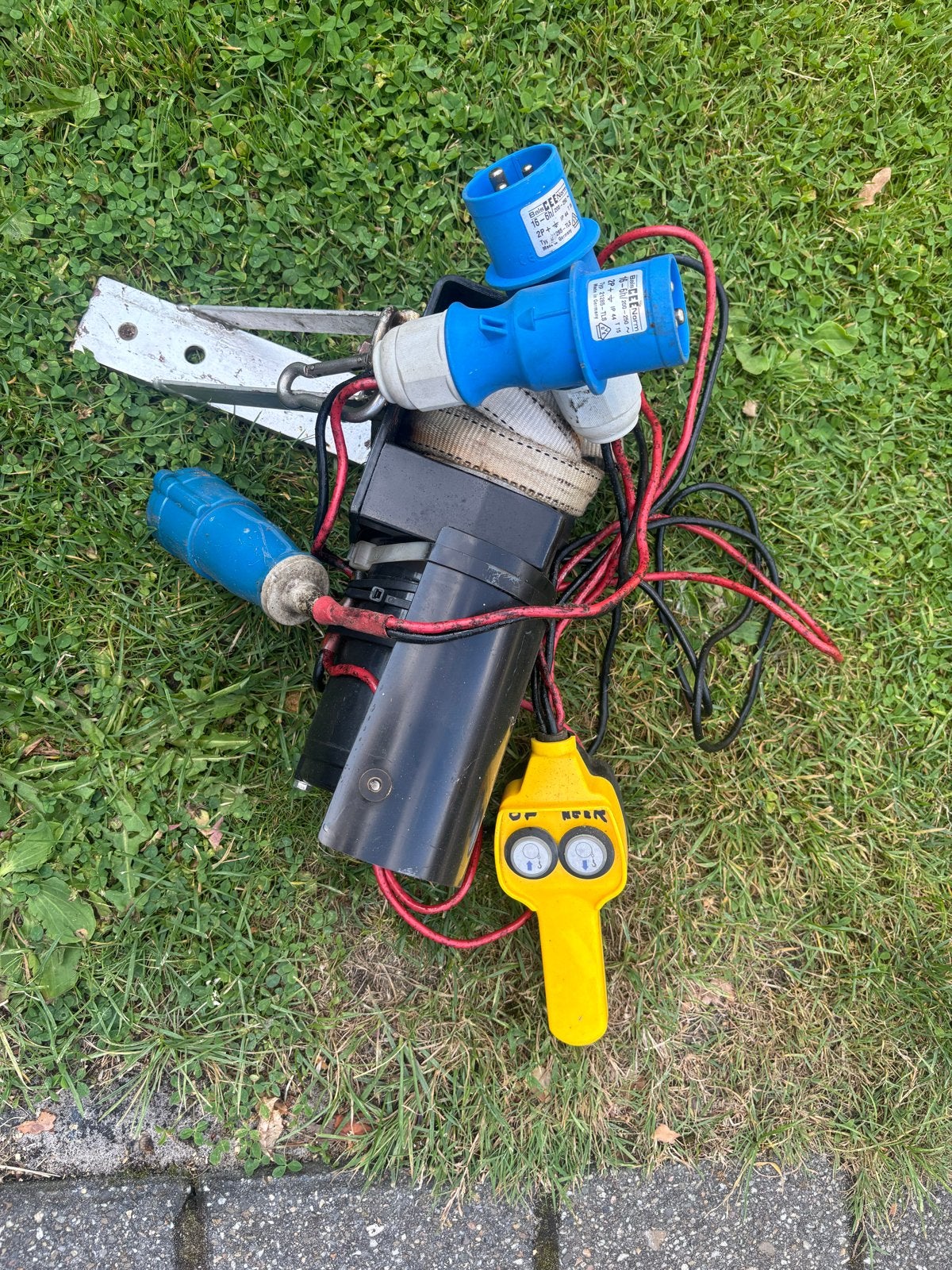Elektrische lier 300kg voor schuur of aanhanger, Ophalen of Verzenden, Gebruikt, Elektrisch