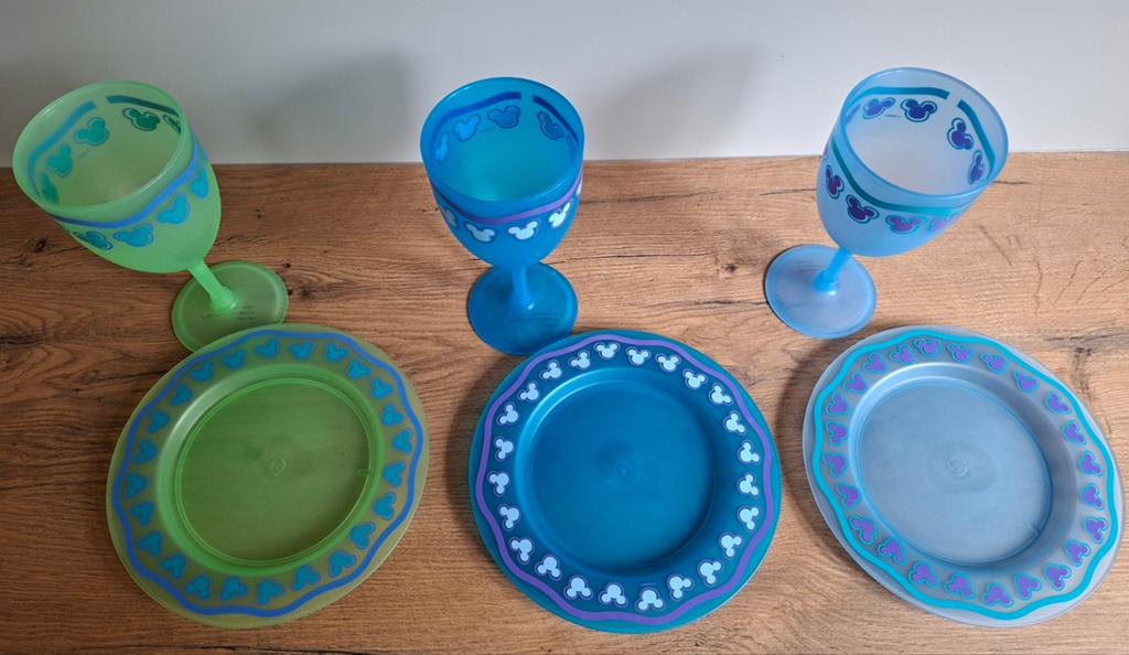 Plastic bordjes met bekers Mickey hoofdjes Disneyland Parijs, Ophalen of Verzenden, Mickey Mouse, Zo goed als nieuw, Servies
