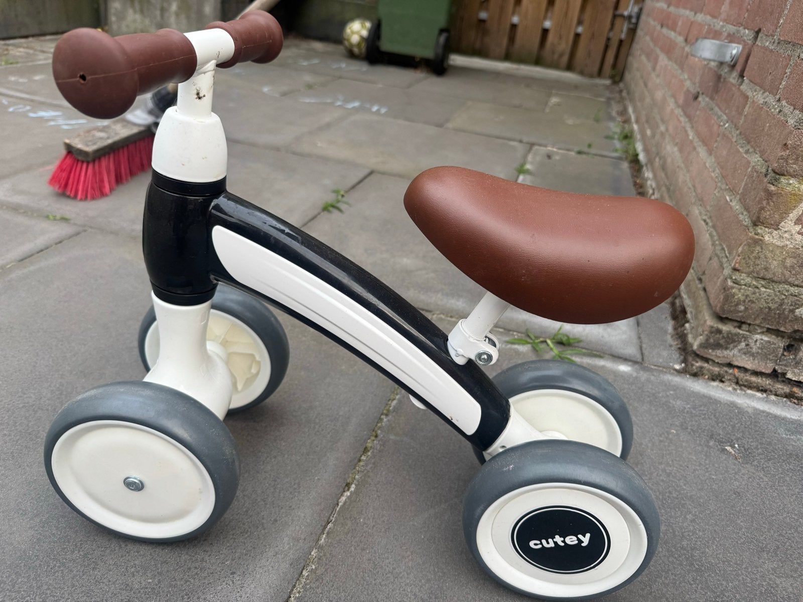 Loopfiets Cutey - Ideaal voor de eerste stapjes, Ophalen of Verzenden, Zo goed als nieuw, Minder dan 16 inch
