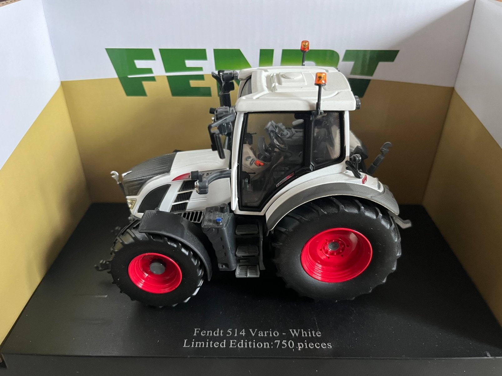 Fendt 514 Vario tractor White Edition UH 4937, Ophalen of Verzenden, Nieuw, Tractor of Landbouw, Universal Hobbies