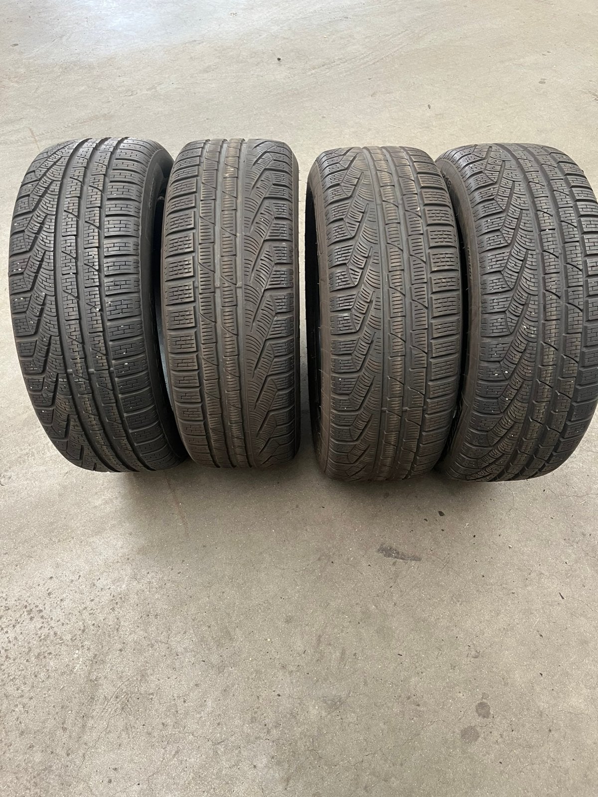 Winterbanden 235/55r18 104H Pirelli, Ophalen, 18 inch, Gebruikt, Winterbanden
