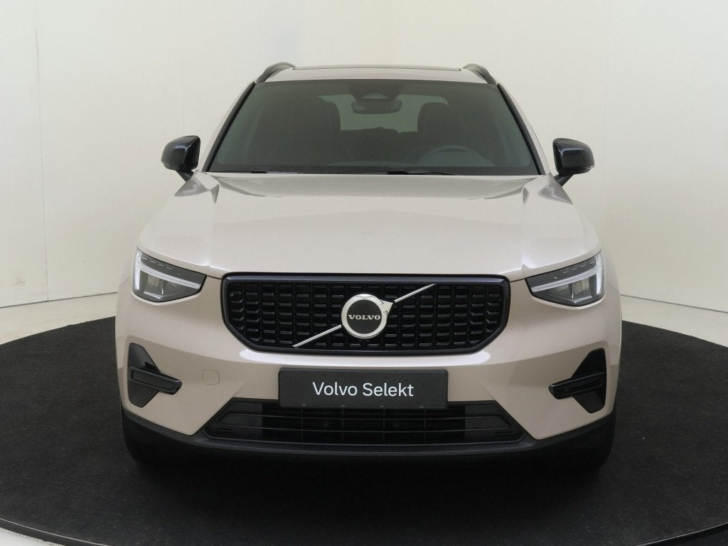Volvo XC40 B4 Plus Dark | Trekhaak | Panoramadak | Dodehoekd, Auto's, Gebruikt, 4 cilinders, Origineel Nederlands, Bedrijf