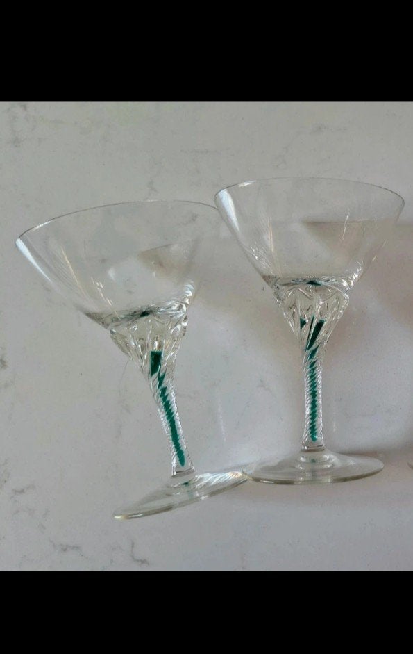 Set v 2 antieke kristallen cocktailglazen met groene spiraal, Antiek en Kunst, Antiek | Glas en Kristal, Ophalen of Verzenden