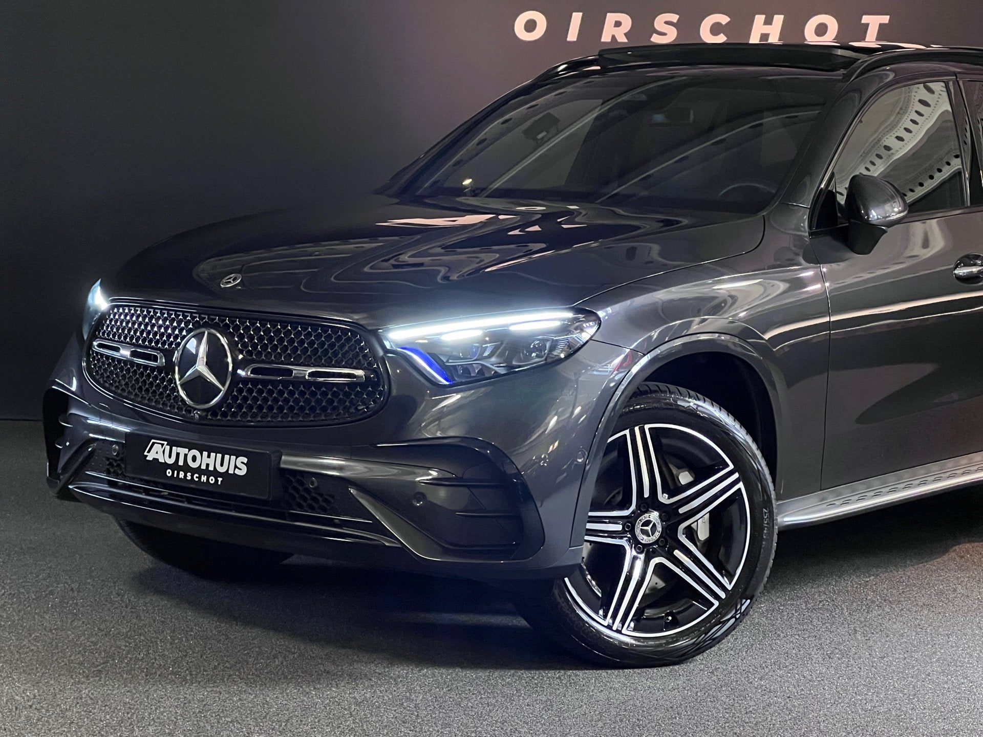 Mercedes-Benz GLC-klasse 300e 4MATIC AMG Line Pano/ Memoryse, Auto's, Automaat, Dealer onderhouden, Gebruikt, Zwart