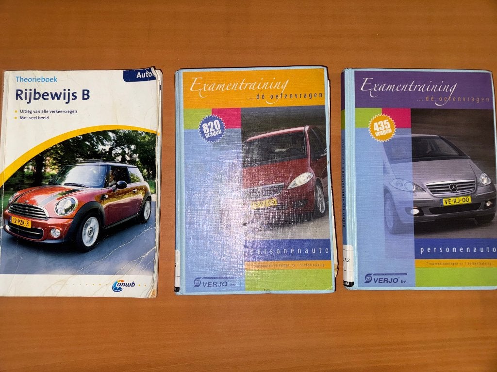ANWB Theorie + Auto theorieboeken met examenvragen, Boeken, Ophalen of Verzenden, Gelezen, Algemeen