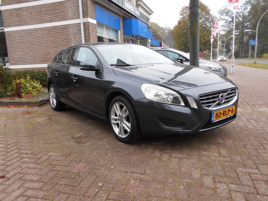 Volvo V60 T3 Kinetic 150pk  NL-auto !!!, Auto's, 15 km/l, Gebruikt, 4 cilinders, 150 pk