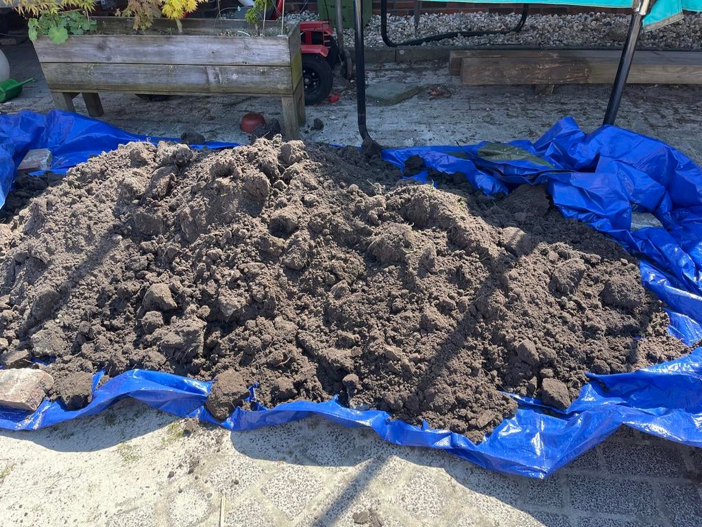 Gratis zwarte grond - circa 1 kuub, Ophalen, Tuinaarde