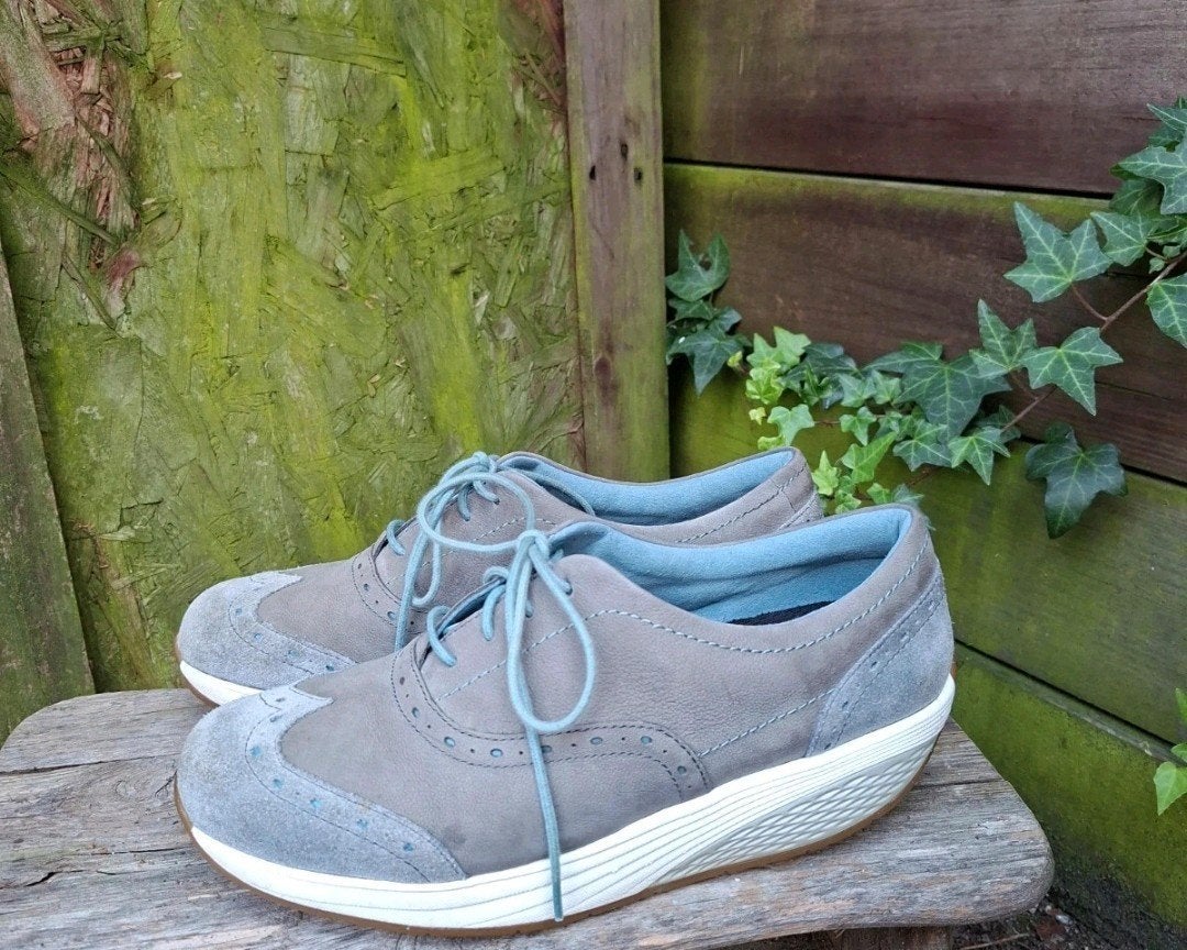 MBT grijs licht blauwe, veterschoenen, mt 40, Kleding | Dames, Zo goed als nieuw, MBT, Grijs, Wandelschoenen