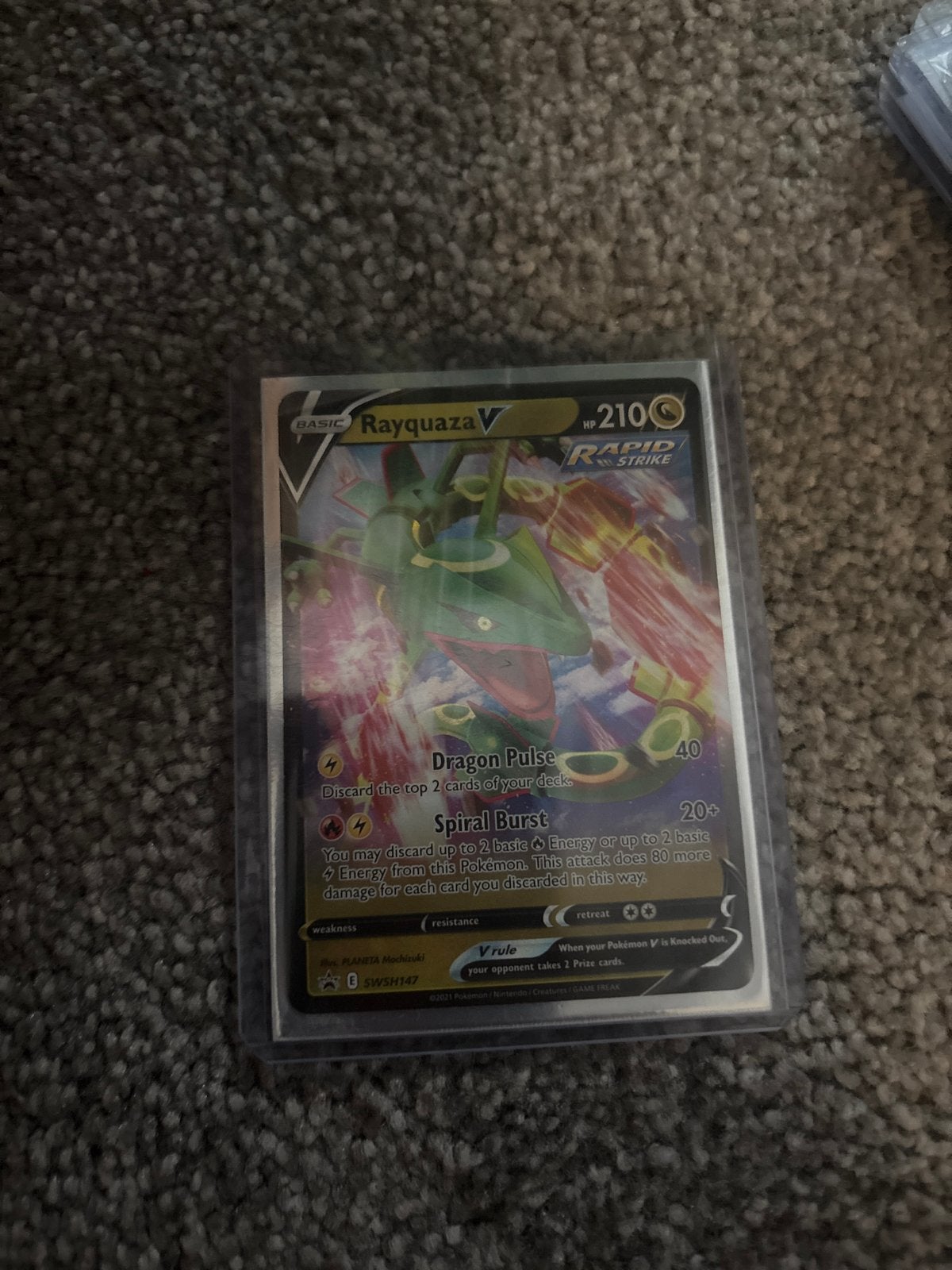 Pokémon Kaart Rayquaza V (SWSH147) - Zo goed als nieuw, Ophalen of Verzenden, Nieuw, Losse kaart