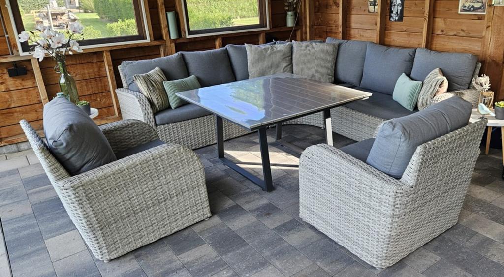 Luxe Wicker Loungeset met Tafel en Kussens, Tuin en Terras, Tuinsets en Loungesets, Wicker, Ophalen