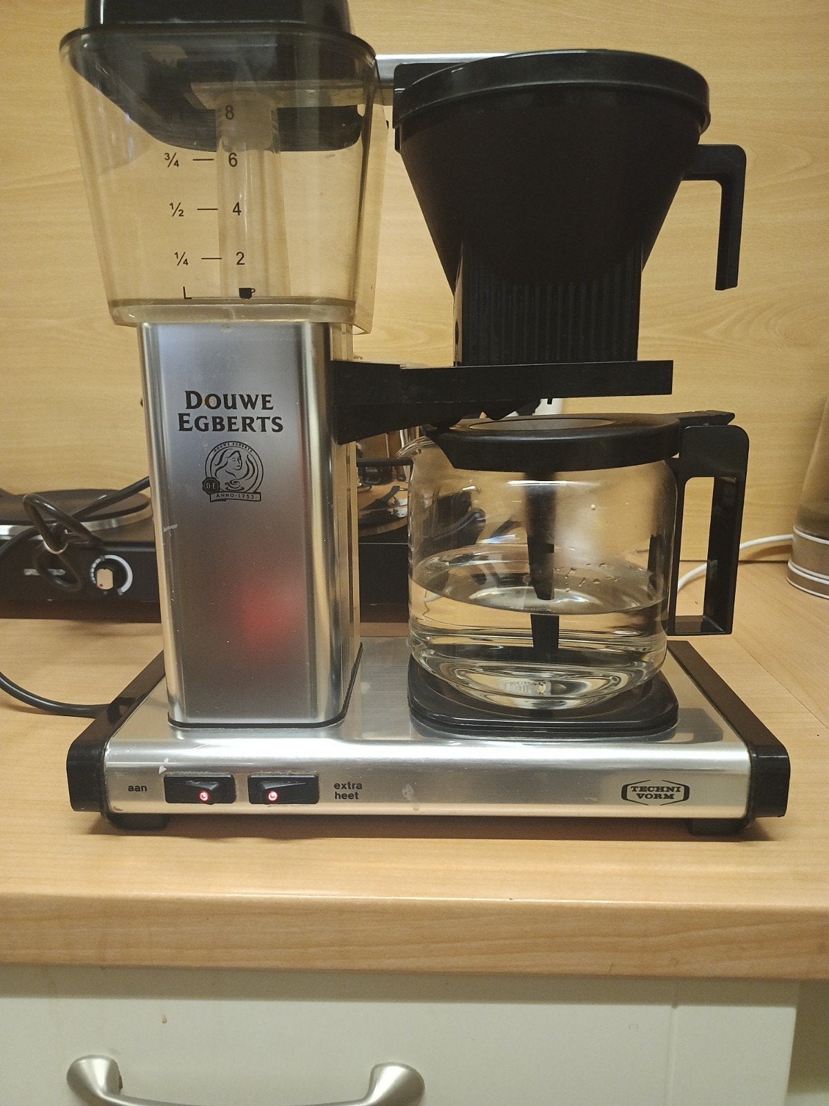 Moccamaster Koffiezetapparaat - Douwe Egberts Editie, Gebruikt, 10 kopjes of meer, Koffiemachine, Gemalen koffie