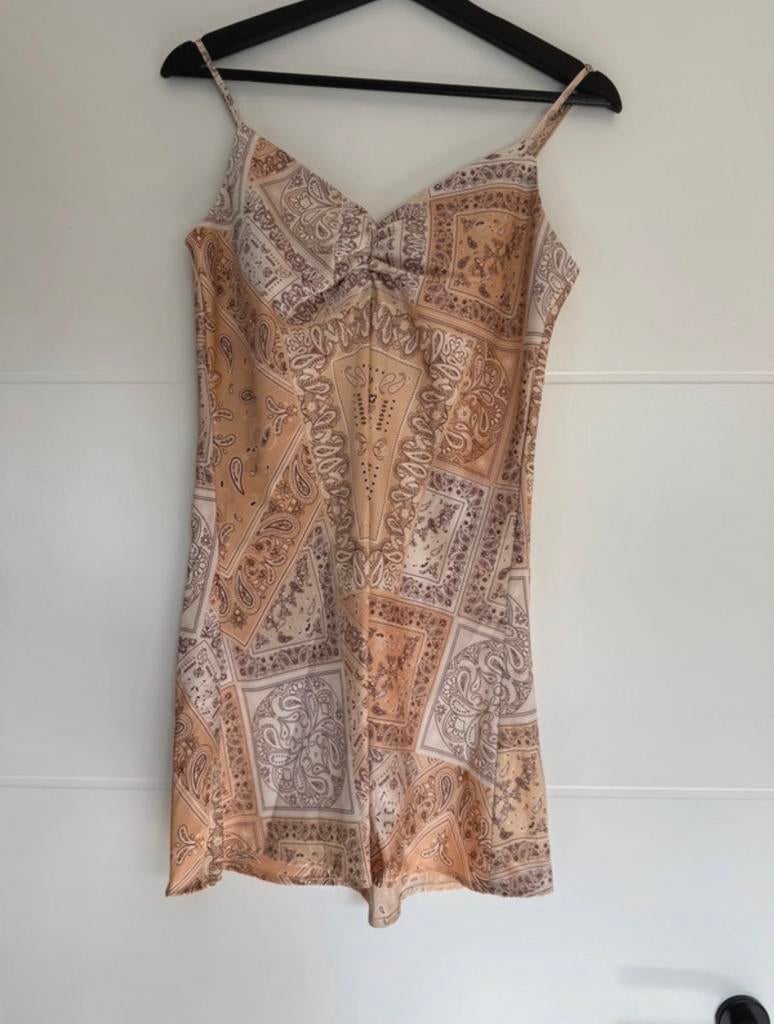 Stradivarius satijnen mini jurk - Maat S, Kleding | Dames, Jurken, Beige, Ophalen of Verzenden, Maat 36 (S), Gedragen
