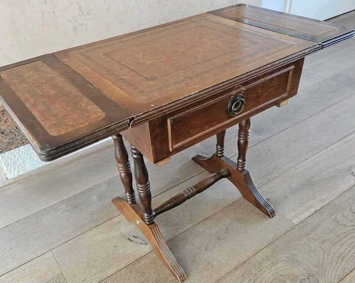 Antieke drop leaf table met leer bekleed blad en lade., Ophalen of Verzenden