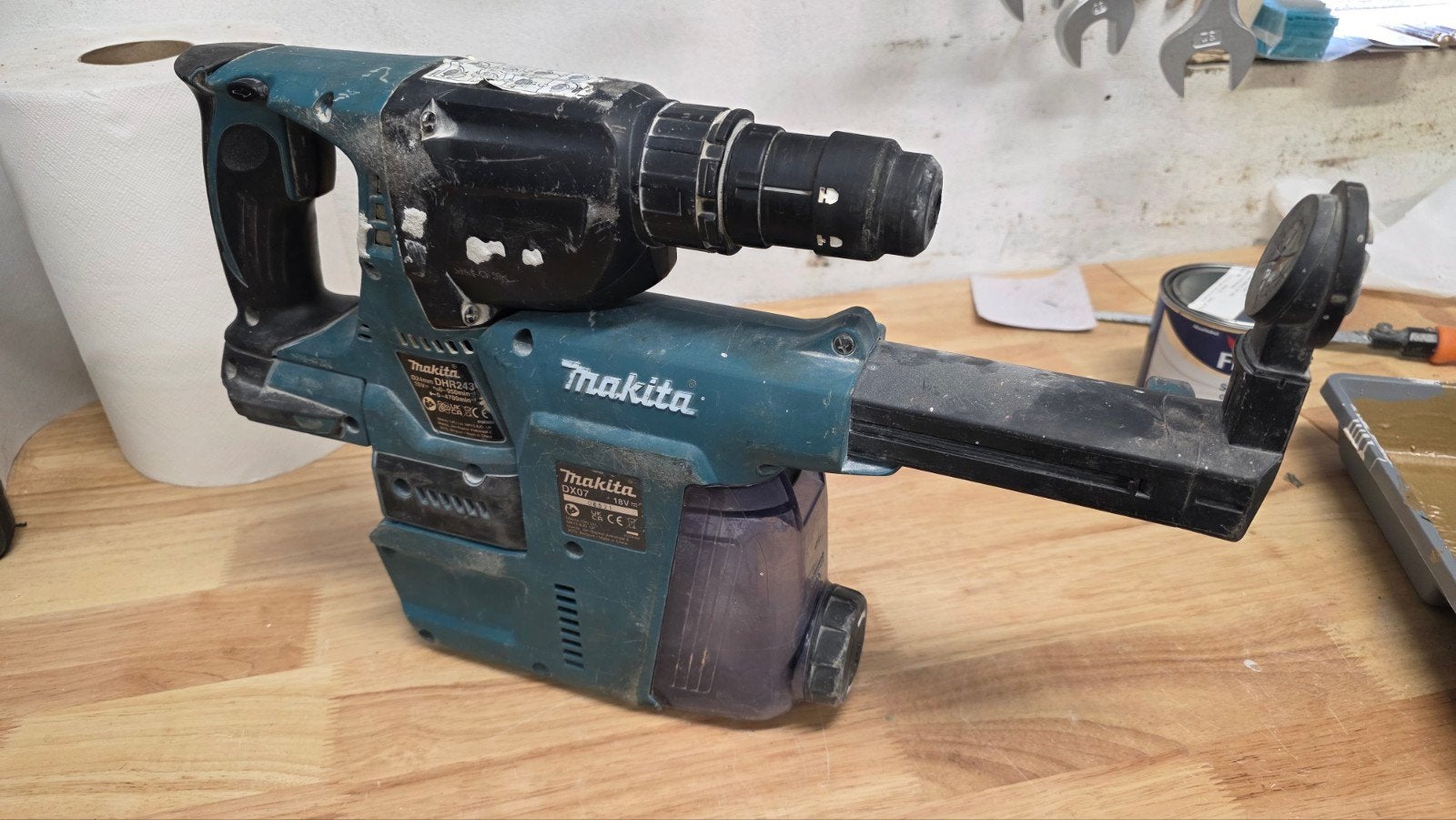 Makita DHR243 Boorhamer met DX07 Stofafzuiging, Ophalen of Verzenden, Gebruikt, Boor- en/of Breekhamer, Klopboormechanisme