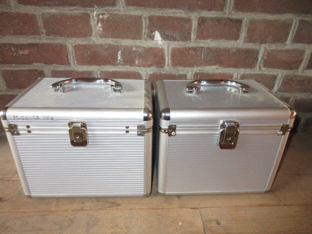 Aluminium koffer dvd cd koffer, Gebruikt, Minder dan 50 cm, Ophalen of Verzenden, Minder dan 35 cm