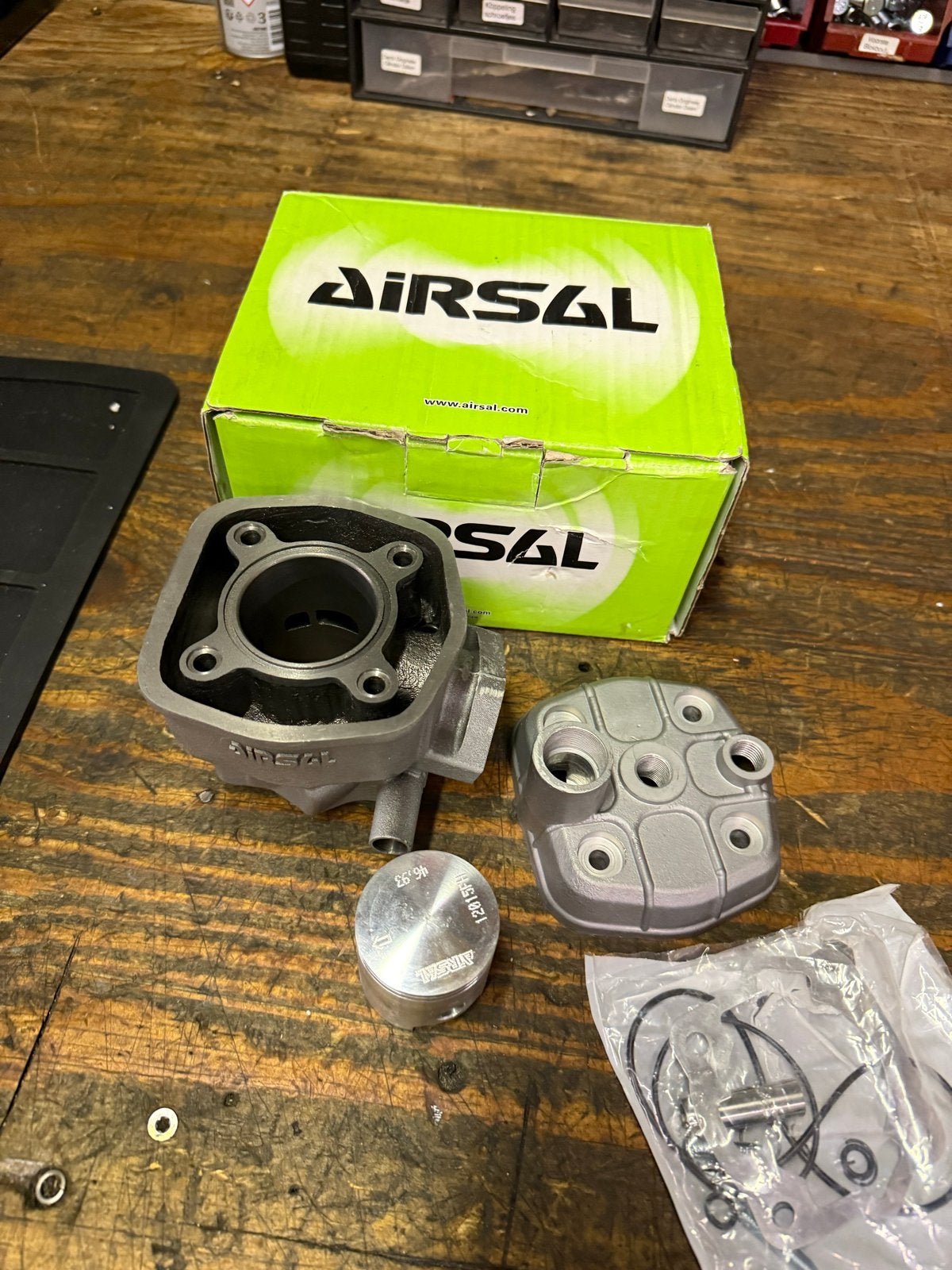 Derbi Airsal 70cc Cilinder Nieuw met Transportschade, Fietsen en Brommers, Derbi, Derbi, Nieuw, Ophalen of Verzenden