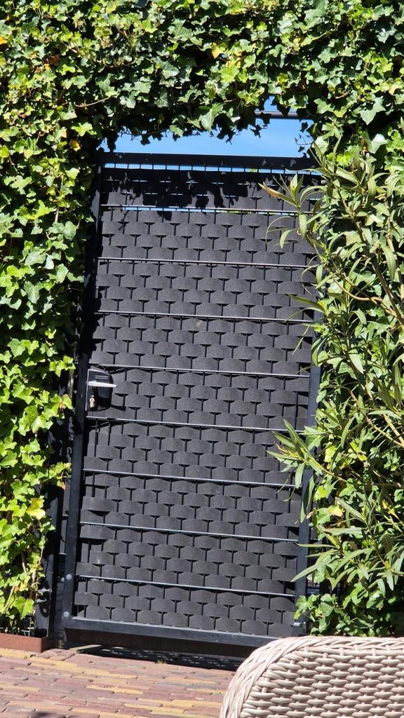 Zwart Ekoband voor ijzeren tuinhekwerk 75 m x 4,7, Tuin en Terras, Tuinhekken en Hekwerk, Ophalen of Verzenden, Zo goed als nieuw