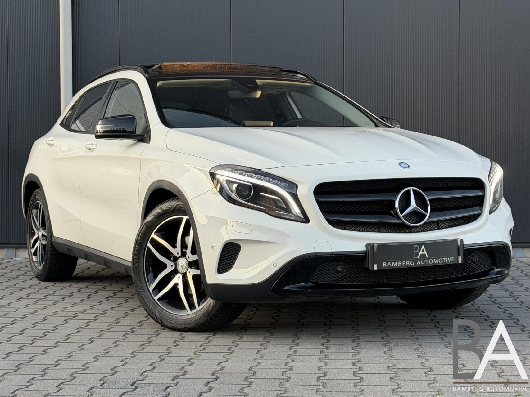 Mercedes GLA-klasse 180|carplay|pano|trekhaak, Auto's, Gebruikt, Euro 6, 4 cilinders, 1595 cc