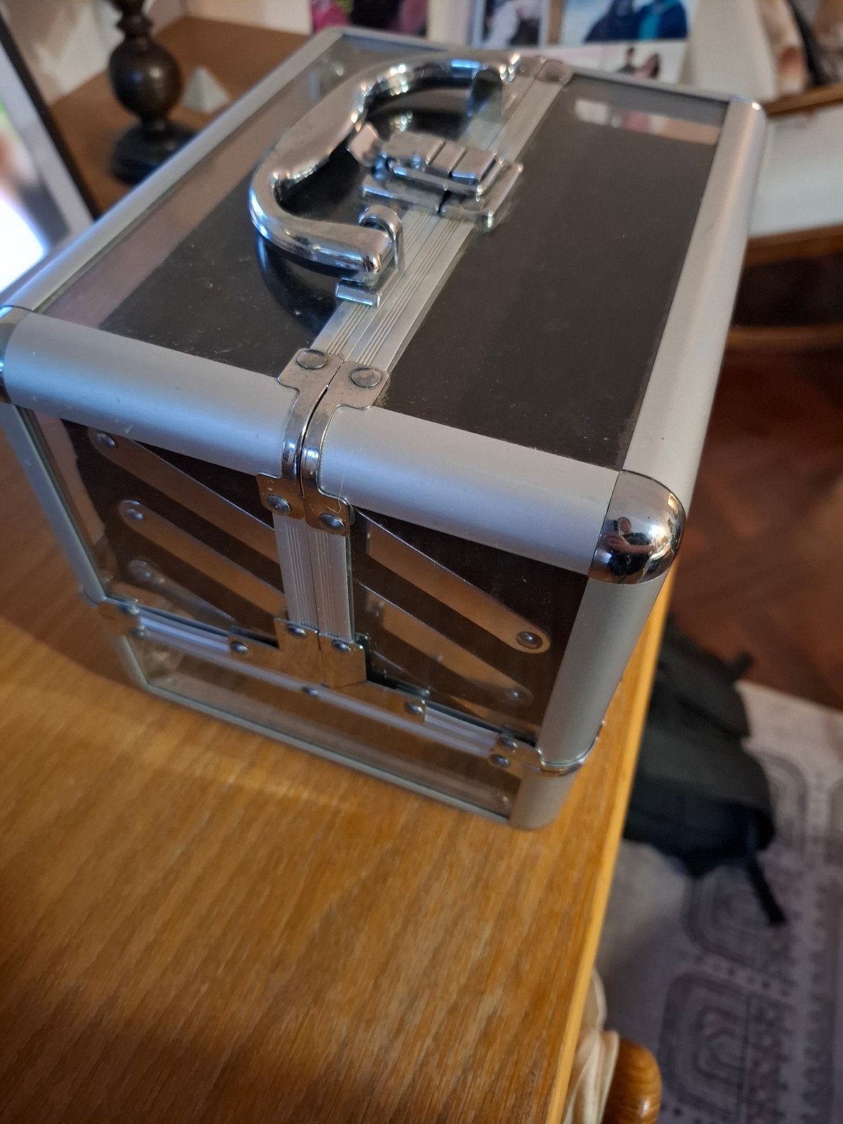 sieraden kistje met uitschuifbare vakken, Ophalen, Gebruikt, Zwart, Hardcase