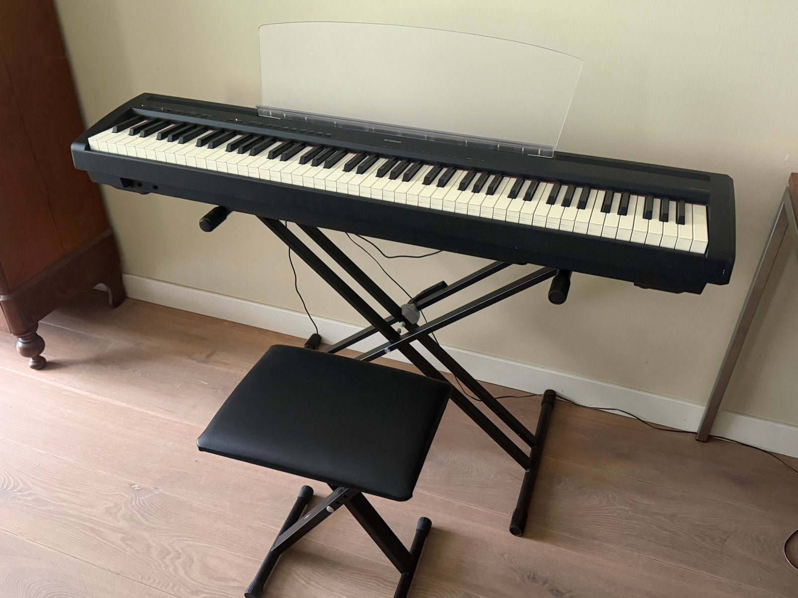 Zeer nette Yamaha p95 digitale piano, standaard/pedaal/kruk, Ophalen, Zwart, Digitaal, Zo goed als nieuw