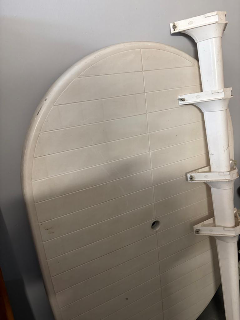 Witte ovale tuintafel 90x137 cm, Ophalen, Gebruikt, Ovaal, Kunststof