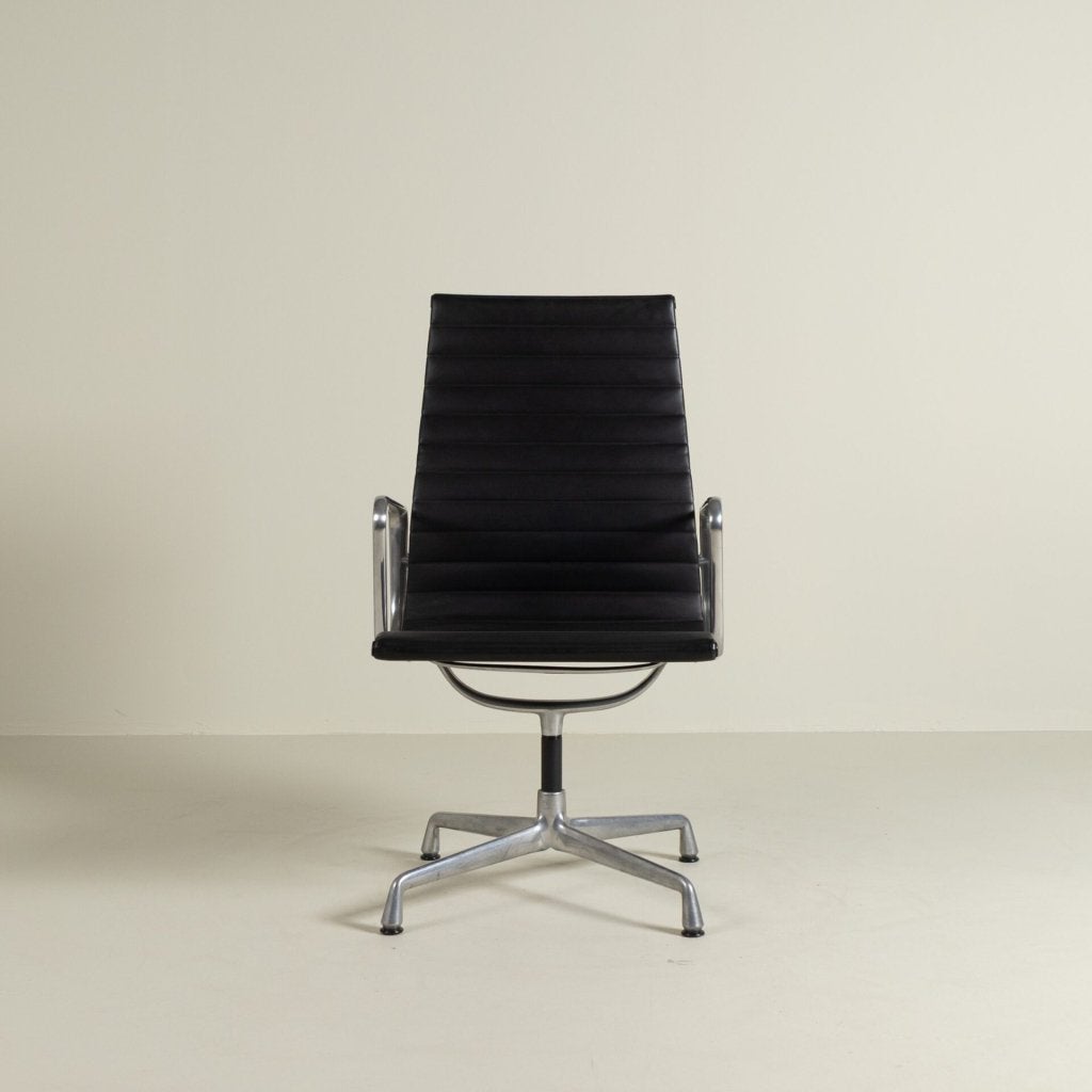 Vitra Eames EA 112 Stoel Zwart Leer - Aluminium, Vitra, Zo goed als nieuw, Niet ingevuld, Niet ingevuld