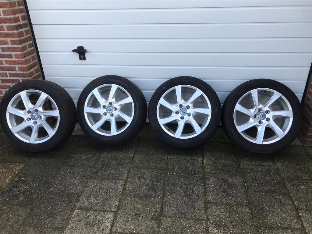 Volvo v60 velgen met banden, Auto-onderdelen, Banden en Velgen, Ophalen, 18 inch, 235 mm, Band(en)