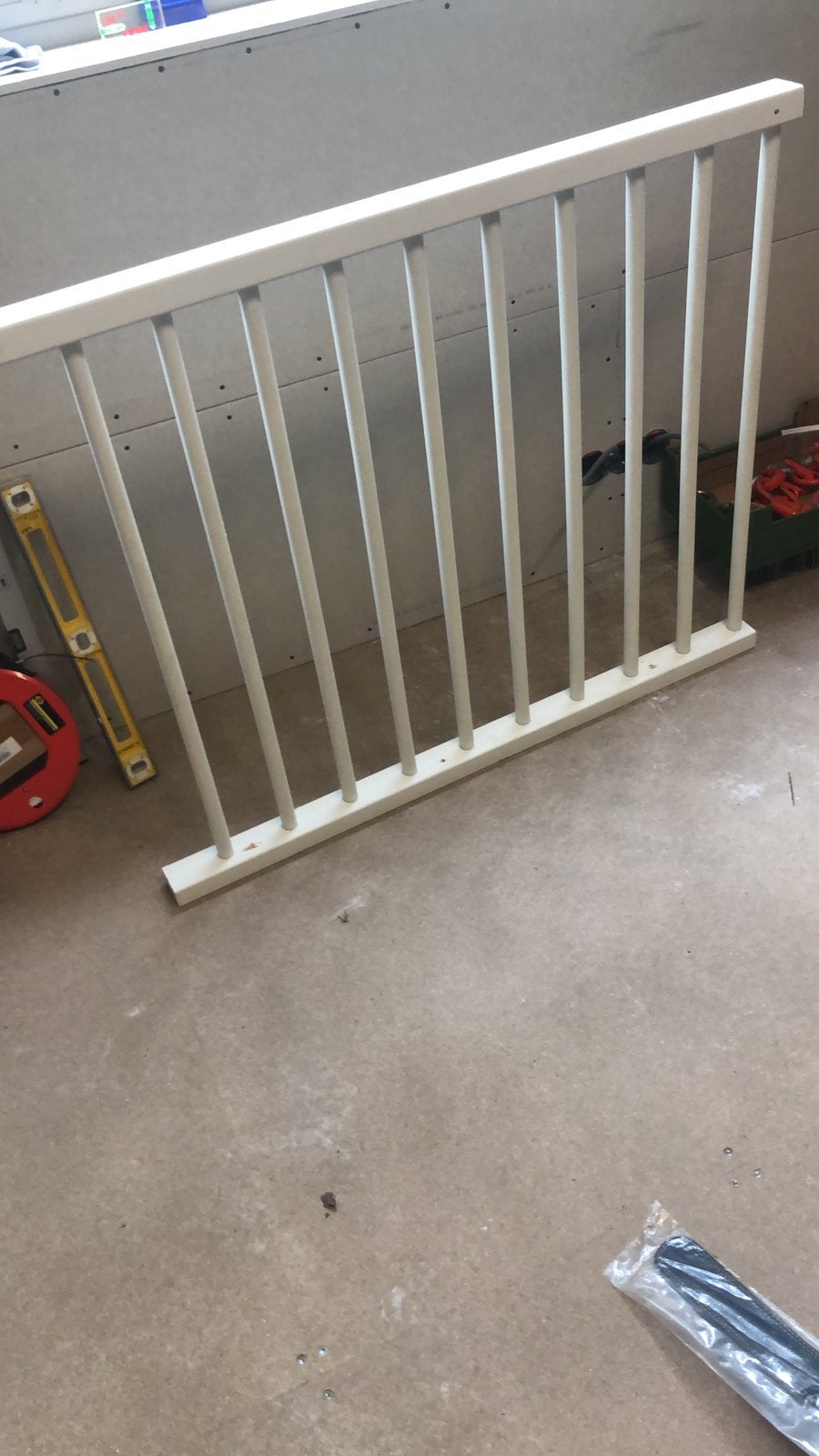 Houten balustrade in grondverf 121 breed, Ophalen of Verzenden, Zo goed als nieuw, Hout, 100 tot 115 cm